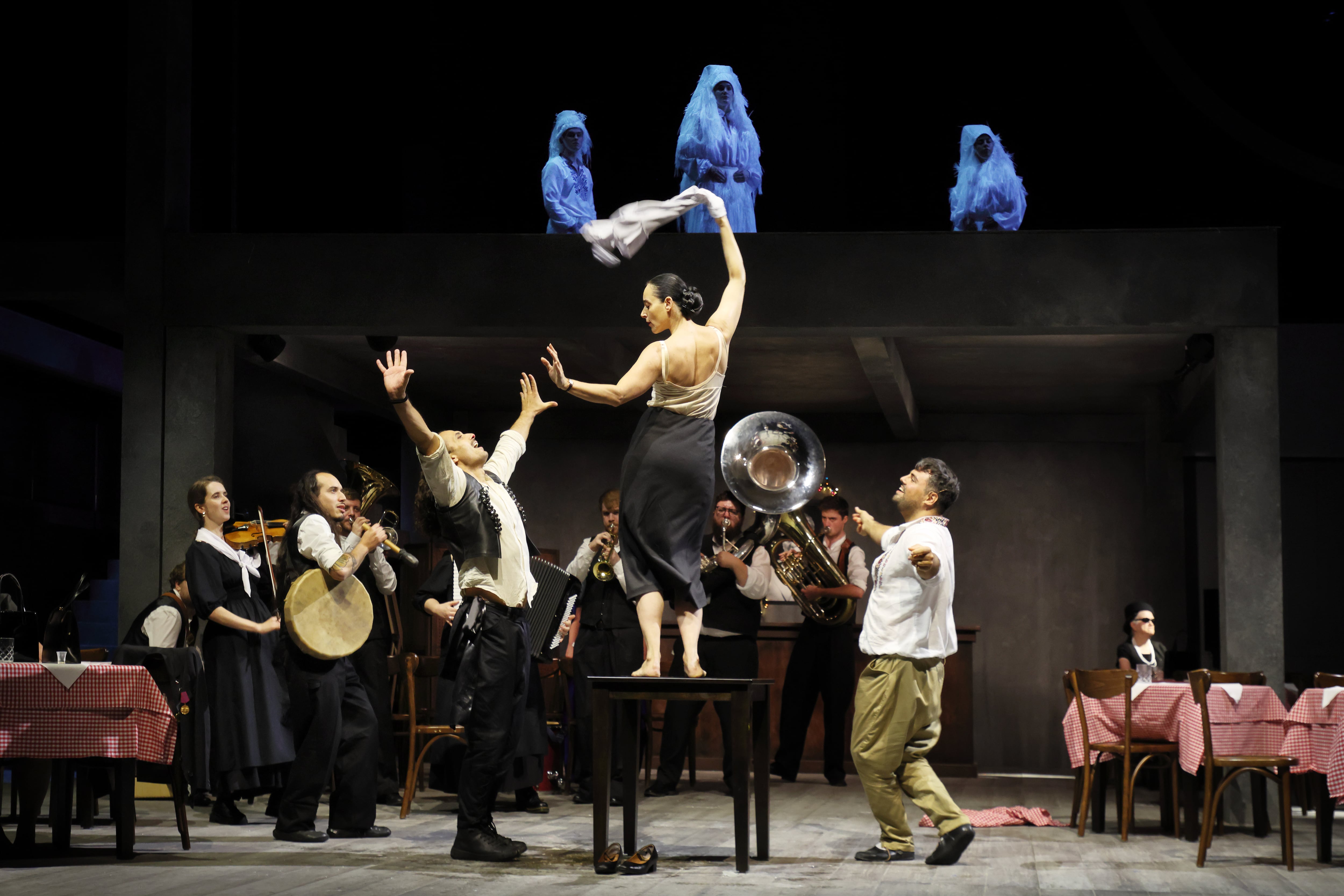 Escena de 'Balkan Erotic Epic', de Marina Abramović, en una imagen cedida por el Liceu.
