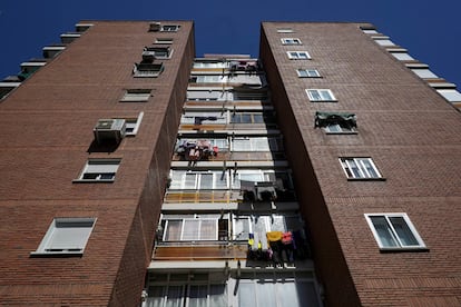 Edificio en la calle Castilla la Vieja de Fuenlabrada donde el PP ha pasado de ser la cuarta fuerza a ser la primera