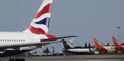 Aviones de British Airways, Ryanair y Easyjet el pasado mes de febrero en el aeropuerto de Lisboa.