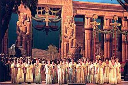 Una escena panorámica de <i>Aida. </i>