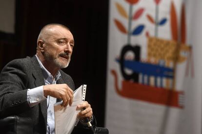 El escritor Arturo Pérez Reverte da inicio al Festival Iberoamericano de Literatura Infantil y Juvenil.