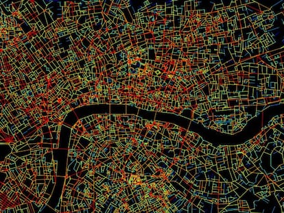 Mapa del centro de Londres. En rojo, las calles con m&aacute;s conexiones, en azul las m&aacute;s aisladas.