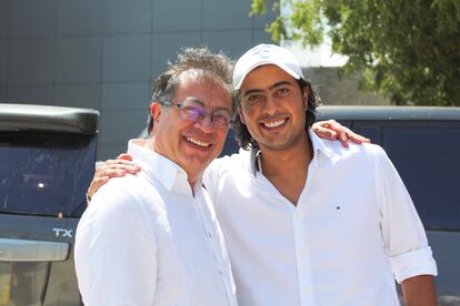 El presidente de Colombia, Gustavo Petro, con su hijo, Nicolás Petro.