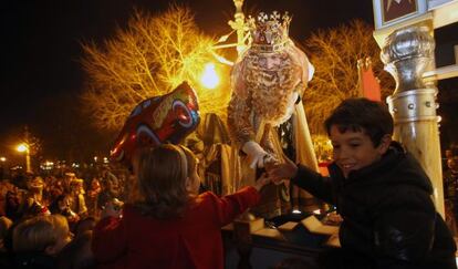 Cabalgata de los Reyes Magos por las calles de Valencia.