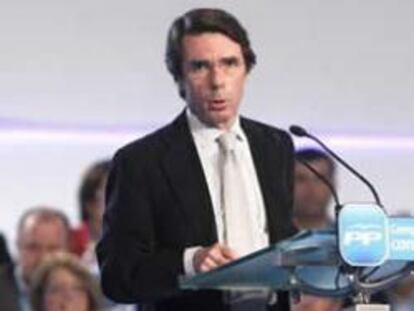 El expresidente del Gobierno y presidente de honor del PP, José María Aznar, durante su intervención en el XVII Congreso que los populares celebran este fin de semana en Sevilla