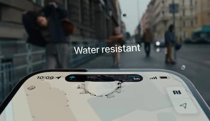iPhone 15 de Apple agua
