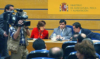 El subsecretario de Agricultura, Manuel Pacheco, en el centro, ayer en la reunión del Observatorio de los Precios.