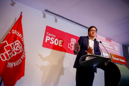 El ministro para la Transformacin Digital y de la Funcin Pblica, ?scar Lpez, interviene durante la presentacin de su candidatura a secretario general del PSOE de Madrid este jueves, en la agrupacin socialista del distrito centro de la capital.