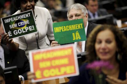 Deputados na Comissão do Impeachment.