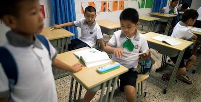 Ni&ntilde;os en un colegio chino en una imagen de archivo.