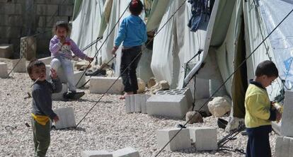 Un grupo de niños sirios refugiados en Líbano