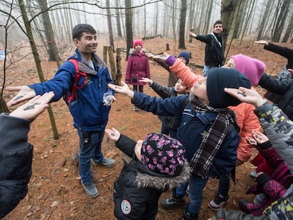 Niños refugiados sirios durante una excursión escolar en Toronto (Canadá).