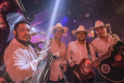 Integrantes del Grupo Fugitivo en fotografías compartidas en sus redes sociales.