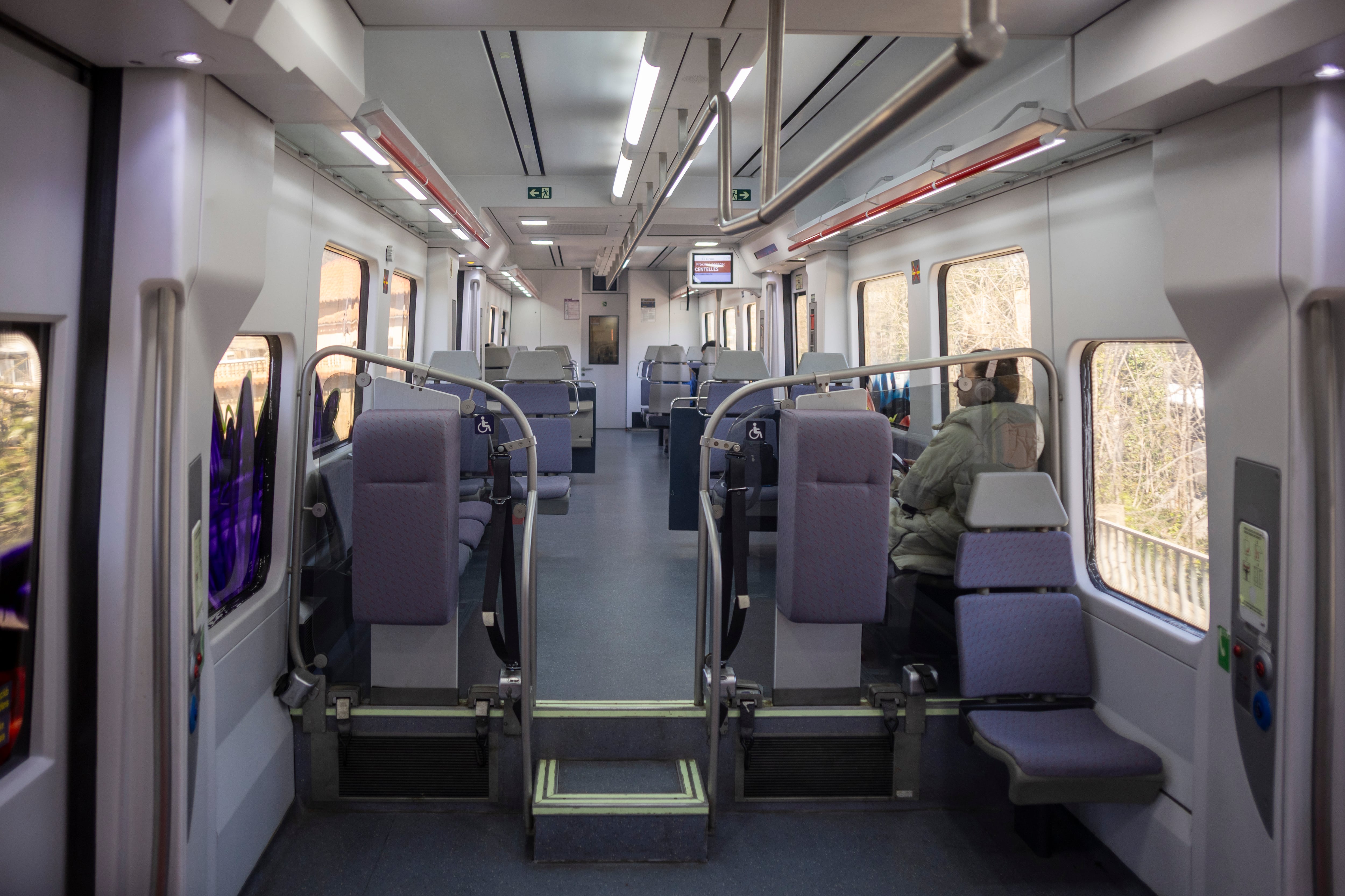 Vagones prácticamente vacíos. CARLES RIBAS