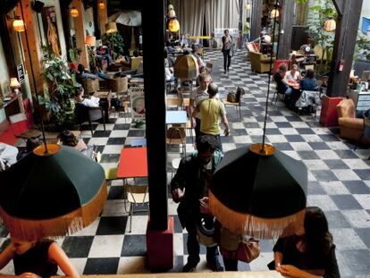 El interior de este patio destartalado de la ciudad francesa.