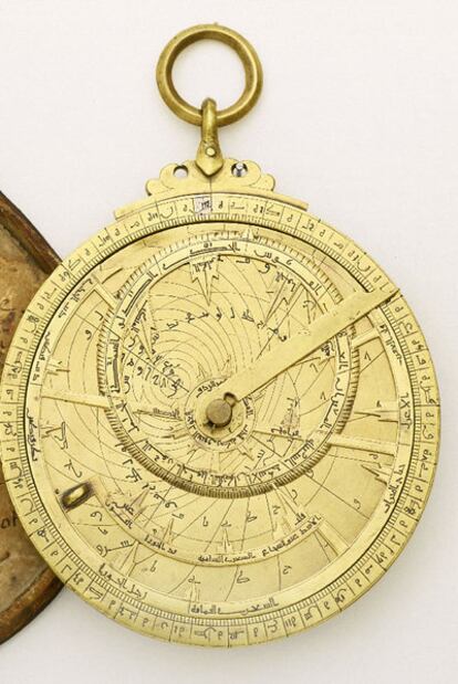 Un astrolabio.