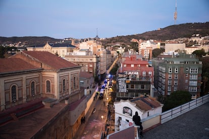 Los Mossos d’Esquadra han necesitado cinco horas para desalojar las dos casas okupadas en el barrio de la Bonanova, la zona alta de Barcelona.