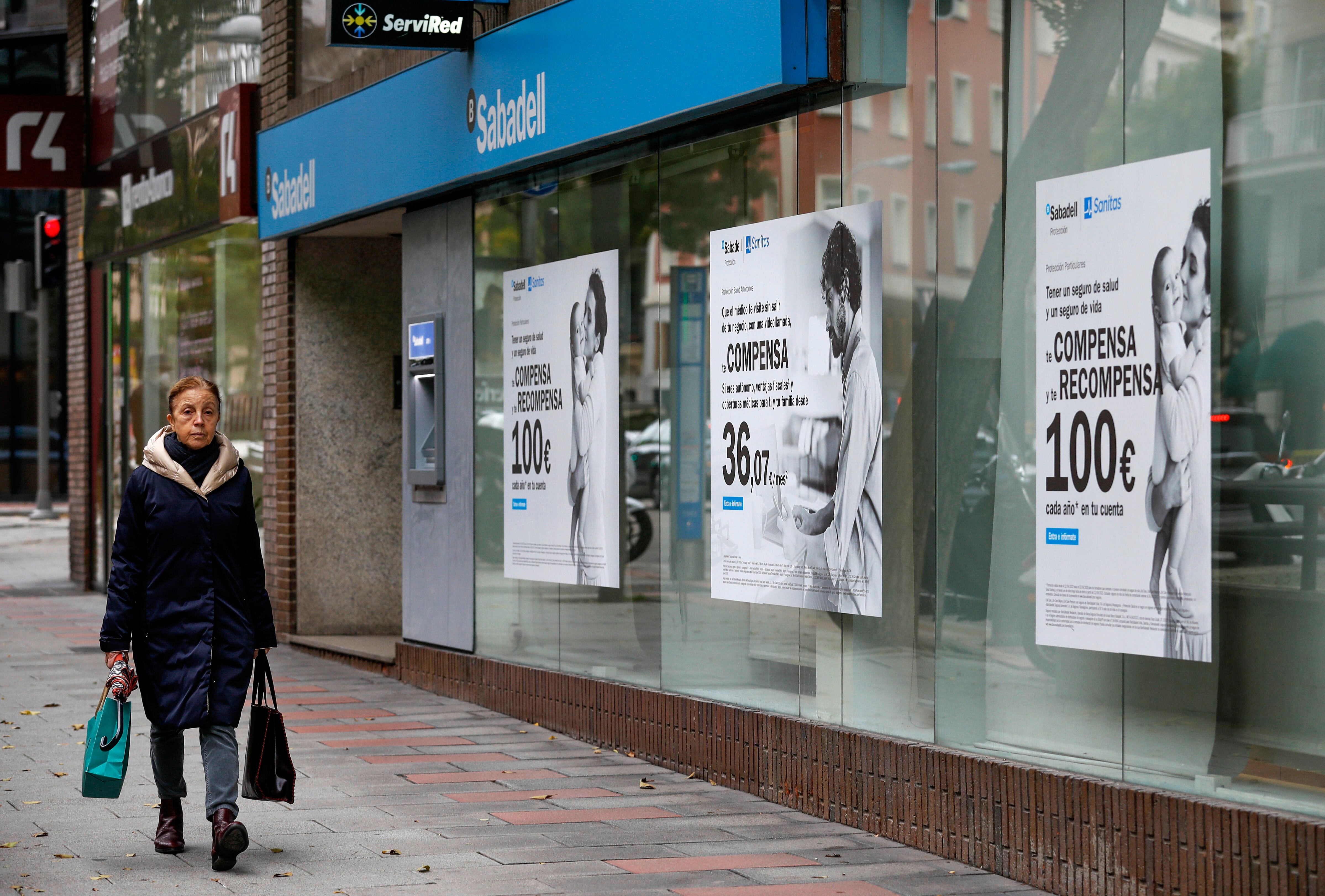 La patronal Pimec alerta contra los efectos de la opa del BBVA sobre el Sabadell: menos crédito, cierre de oficinas y despidos