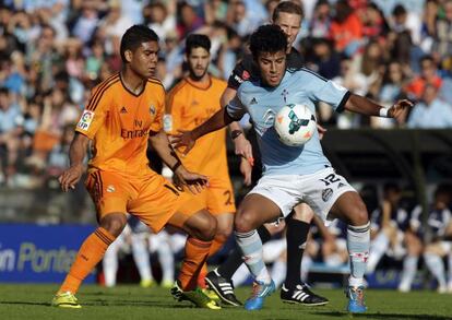 Rafinha protege el balón ante Casemiro