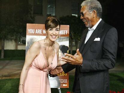 Paz Vega junto a Morgan Freeman, durante la presentación de <i>10 items or Less</i>