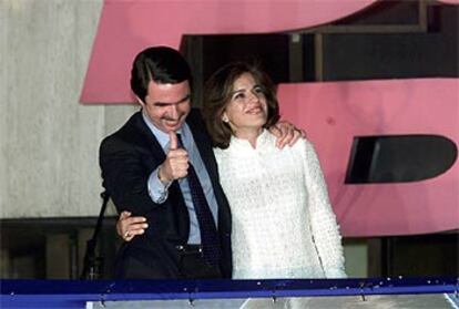 Aznar y Ana Botella, tras conocer la victoria de 2000.