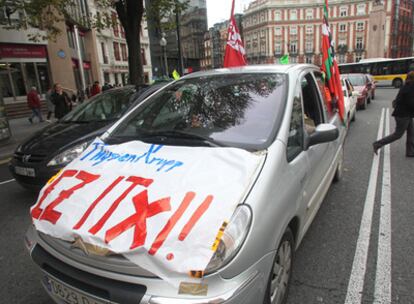 Trabajadores de ThyssenKrupp, una de las últimas empresas en que se ha aprobado un expediente de rescisión, en una protesta en Bilbao.