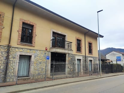 Edificio del restaurante de las exmonjas de Belorado en Arriondas (Parres)