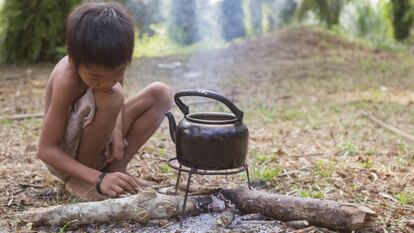 Un niño de Sumatra. región perteneciente a Indonesia.