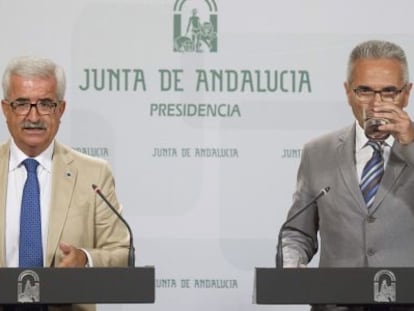 El vicepresidente de la Junta, Manuel Jiménez Barrios, y el portavoz, Miguel Ángel Vázquez.
