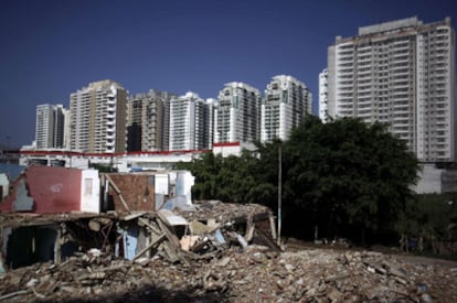 Favelas demolidas en Río de Janeiro, el pasado día 5, como parte de las obras de infraestructuras para el Mundial 2014