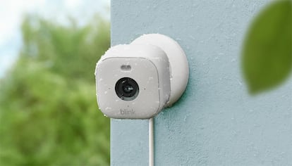 Blink Mini 2 exterior con pared