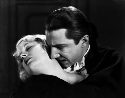 Fotograma de 'Drácula' (1931), con Helen Chandler y Bela Lugosi.