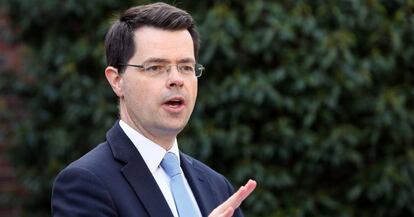 El secretario de Estado para Irlanda del Norte, James Brokenshire, durante su discurso de este lunes en Belfast.