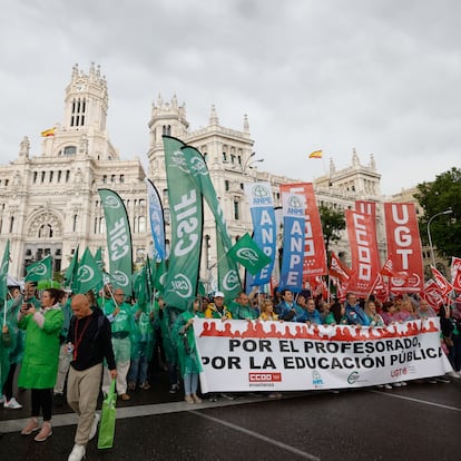 MADRID, 21/05/2024.-Vista de la manifestación convocada por las organizaciones sindicales de la Mesa Sectorial de Educación, con motivo de la huelga de profesorado de este martes en Madrid.-EFE/ Juanjo Martín