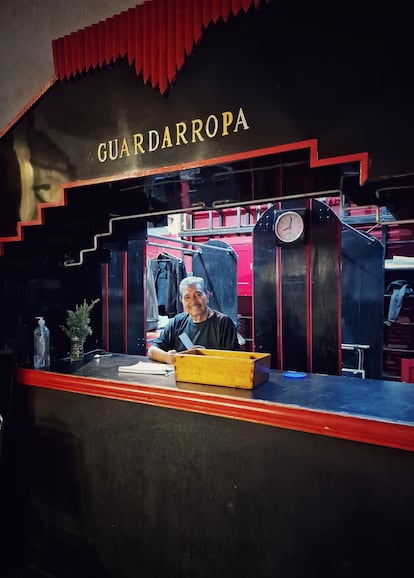 El guardarropa del local.