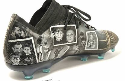 Uno de los botines que Cantero envió a Messi.