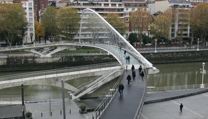Puente Peatonal del Campo de Volantín