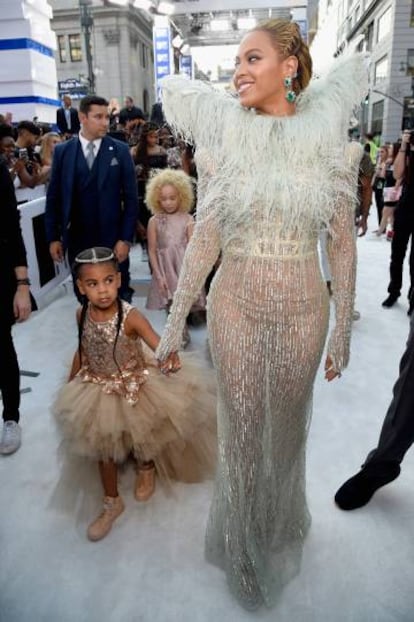 Beyoncé y su hija Blue Ivy en los premios MTV.