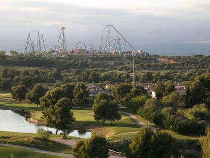 Terrenos del futuro Barcelona World ( BCN World) en Salou y Vilaseca. En primer termino el campo de golf, a la izquierda los terrenos, al fondo el parque Port Aventura.