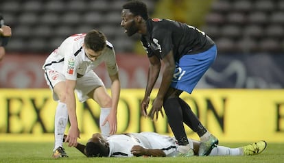 Patrick Ekeng, tras peder el conocimiento en el terreno de juego.