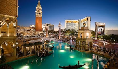 El Venetian Resort, que reproduce los canales de Venecia.