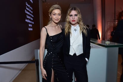 Gigi Hadid y Hari Nef en una gala en Nueva York, en octubre de 2017.