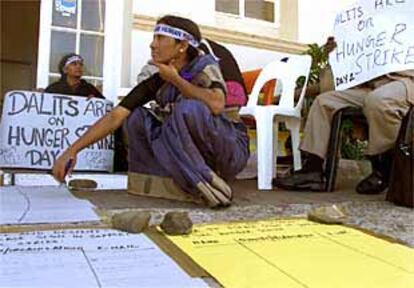 Dalits indios en huelga de hambre para pedir igualdad durante la Conferencia de Durban.