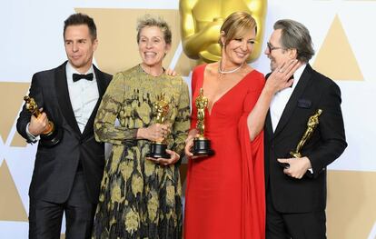 De izquierda a derecha, Sam Rockwell, Frances McDormand, Allison Janney y Gary Oldman con sus respectivos premios.