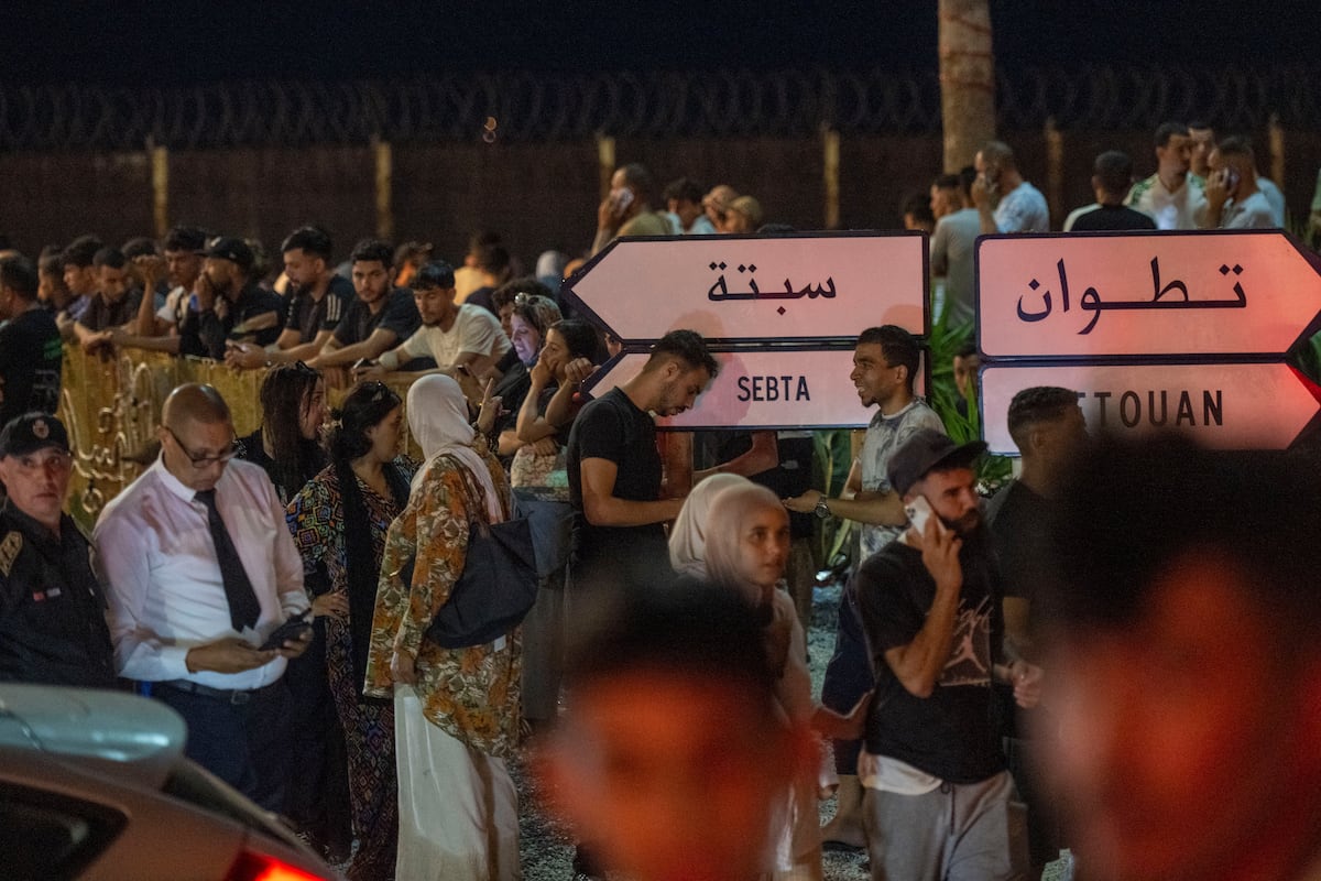 Última hora de la entrada de inmigrantes a Ceuta, en directo | Ceuta amanece con cientos de jóvenes migrantes durmiendo en la calle