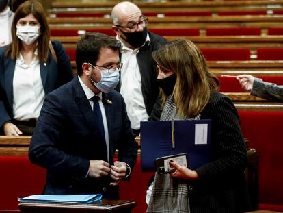 El vicepresidente de la Generalitat en funciones de presidente, Pere Aragonès, con la consejera de Presidencia, Meritxell Budó.