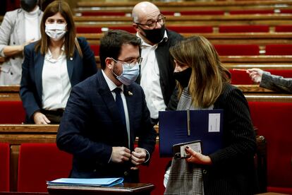 El vicepresidente de la Generalitat en funciones de presidente, Pere Aragonès, con la consejera de Presidencia, Meritxell Budó.