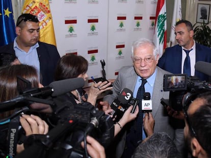 El ministro de Exteriores en funciones, Josep Borrell, comparece este viernes ante la prensa en Beirut (Líbano).