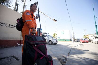 Un petrolero se prepara para su estancia de 14 días en una plataforma en el Golfo de México.