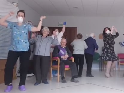 Ancianos en la residencia Los San Pedros.